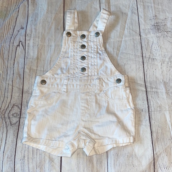 🌸NWOT The Children’s Place Bibs Size 18/24 Months - Picture 1 of 3